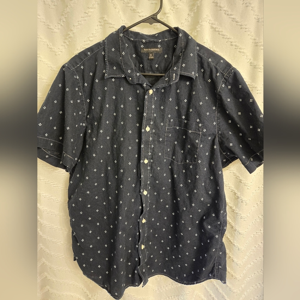 Banana Republic Men's Navy Patterned Shirt